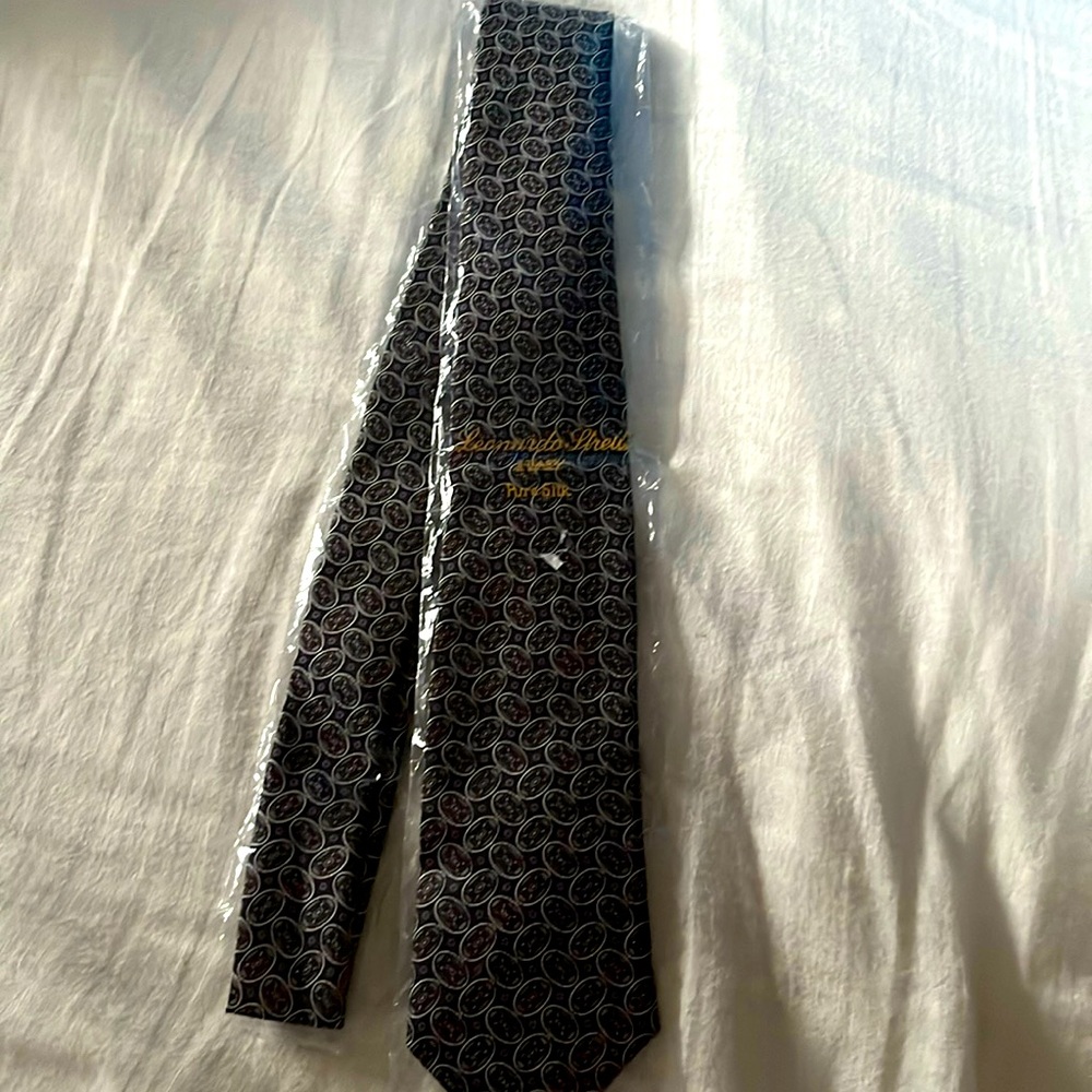 NWT Leonardo Strelli silk tie